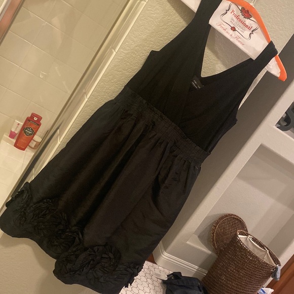 Black cocktail holiday dress , size 4 - Picture 1 of 4